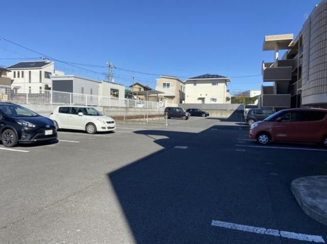 グランドレジーナの駐車場
