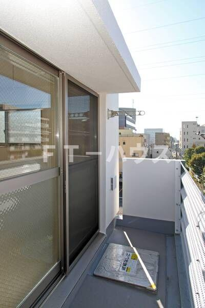 レオ四拾七番館のバルコニー
