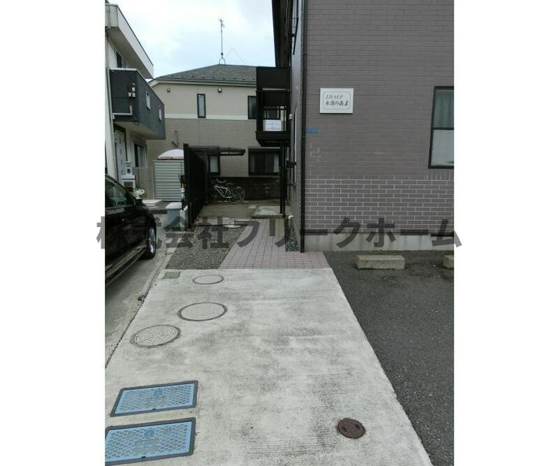 三鷹市上連雀５丁目のアパートのエントランス