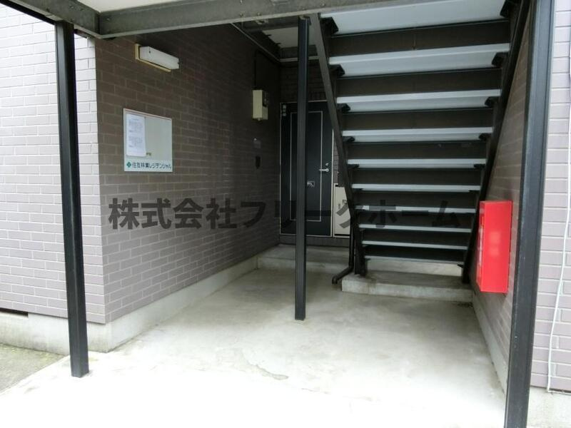 三鷹市上連雀５丁目のアパートのロビー
