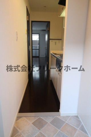 小金井市東町２丁目のアパートの玄関