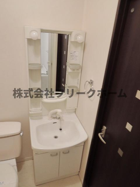 小金井市東町２丁目のアパートの洗面所