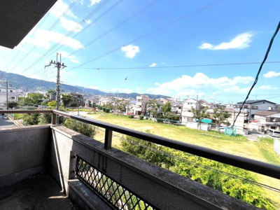【展望】 | 高槻市淀の原町 | ■目の前は淀の原公園のため四季折々の草木が鑑賞できる住環境です■空家のため気兼ねなくご内覧いただけますよ♪
