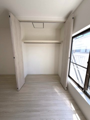 【収納】 | 250万円大幅値下げ！10月1日リフォーム完了しました！高槻市淀の原町 | ■建具入れ替え、クロス貼り替え、床フロアタイル貼り替えしています！