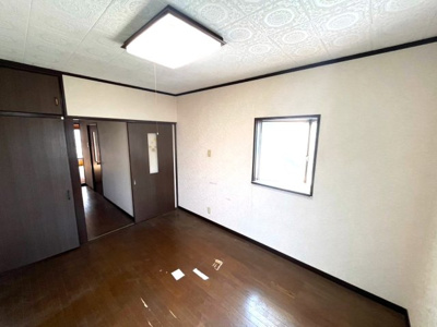 【洋室】 | 高槻市淀の原町 | ■各居室に収納スペースがあります。