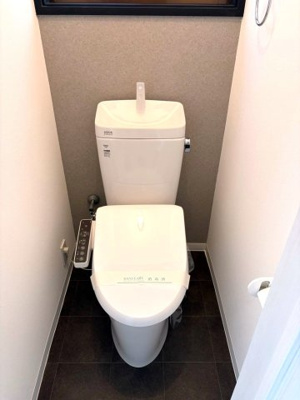 【トイレ】 | 250万円大幅値下げ！10月1日リフォーム完了しました！高槻市淀の原町 | ■トイレは2箇所ありウォシュレット付きトイレに新調しています。