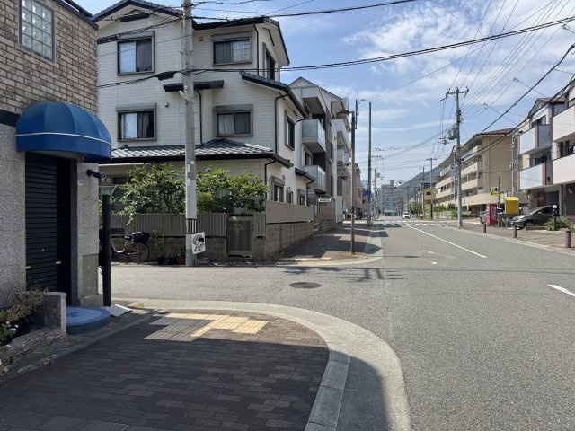 神戸市須磨区千歳町１丁目戸建の前面道路含む現地写真