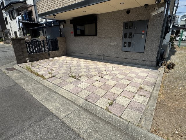 神戸市須磨区千歳町１丁目戸建の駐車場