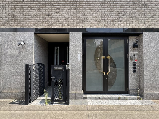 神戸市須磨区千歳町１丁目戸建の玄関