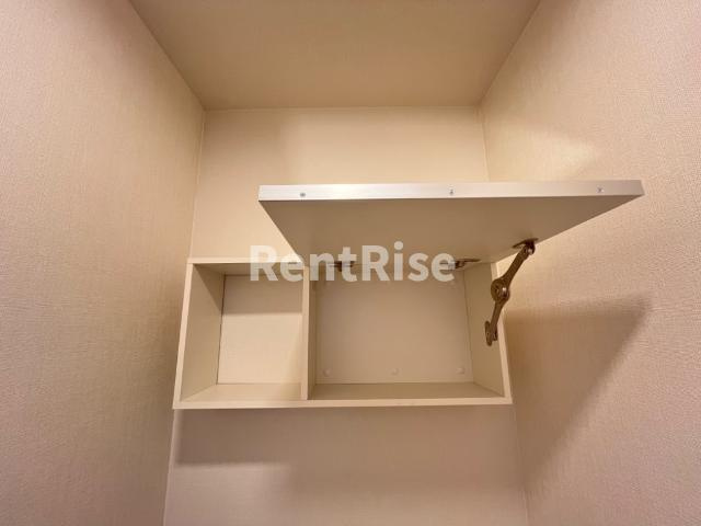 萩原町新築アパートの設備|トイレ収納（イメージ）