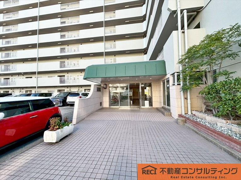 西宮グリーンマンション1号棟の玄関