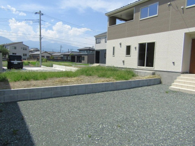 【庭】 | クレイドルガーデン中央市西花輪第2　3号棟 | お庭も活用できます