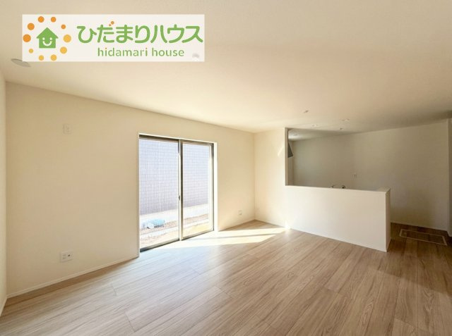 【居間・リビング】 | 土浦市下高津3丁目347番　新築戸建　A号棟 | お子様が元気に遊べる広々としたリビングです！