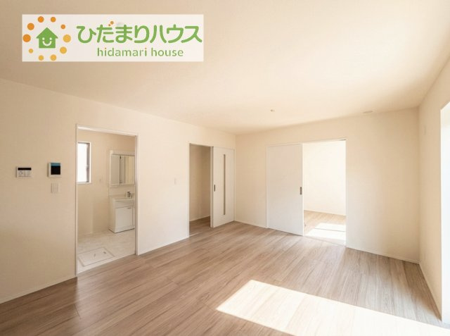 【居間・リビング】 | 土浦市下高津3丁目347番　新築戸建　A号棟 | 早くお仕事終わらせて、家に帰りたくなるようなリビングです(^^♪