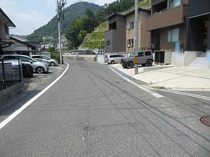 安佐北区亀山南２丁目の前面道路含む現地写真