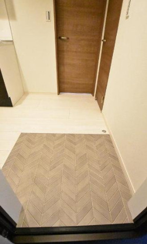 ＢＡＲＮＥＹＳ　ＴＡＢＡＴＡ（バーニーズ田端）の玄関