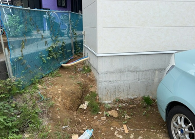 【庭】 | 小山町新築戸建 | 庭があることでガーデニングや家庭菜園はもちろん、こどもの遊び場やペットを放して遊ぶことができます。また、家の周囲に余裕があるということです。隣地との間があれば、十分な日当たりと、風通しが確保できます。