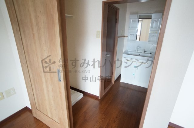 ユースクエアプラス雲雀丘花屋敷の洗面所