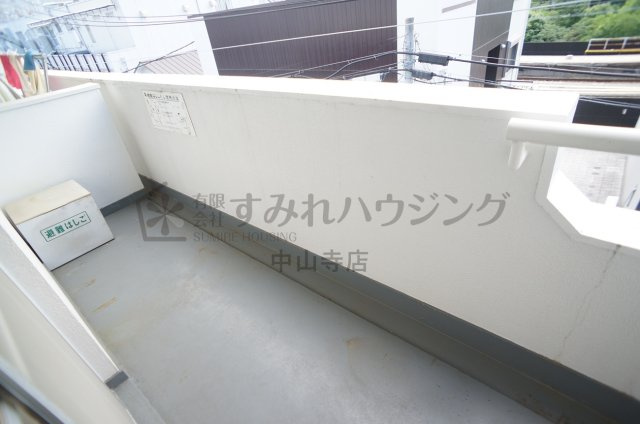 ユースクエアプラス雲雀丘花屋敷のバルコニー