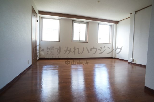 ユースクエアプラス雲雀丘花屋敷の寝室