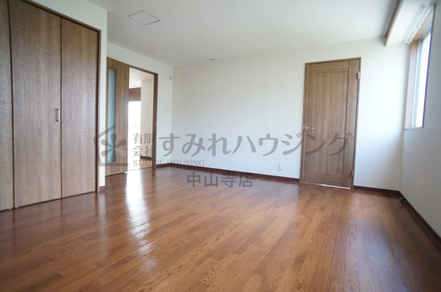ユースクエアプラス雲雀丘花屋敷の寝室