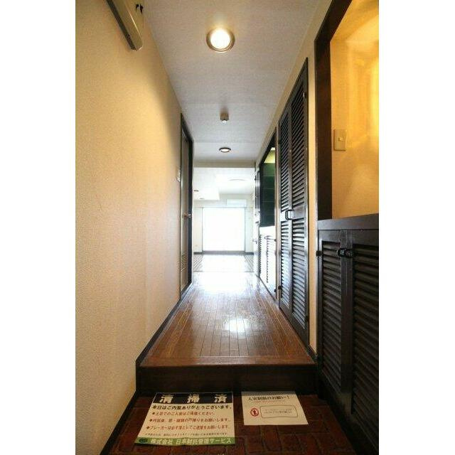 築地スカイレジテルの玄関