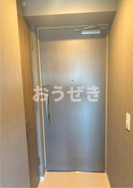 メイクスＷアート横浜関内の玄関