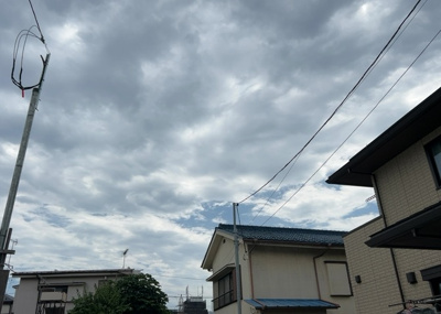 【バルコニー】 | 暁町新築戸建 | バルコニーは、室外の専用スペースのうち、「屋根がなく開放された空間」であるものを指します。ベランダより広いタイプのものが多く、日当たりもよいため家庭菜園などを楽しみたい人にとって適した環境となります。