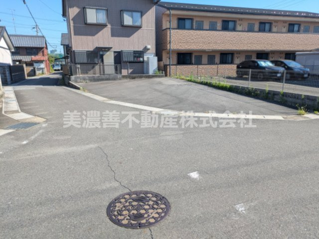 ６７２２８　岐阜市則武東土地の前面道路含む現地写真