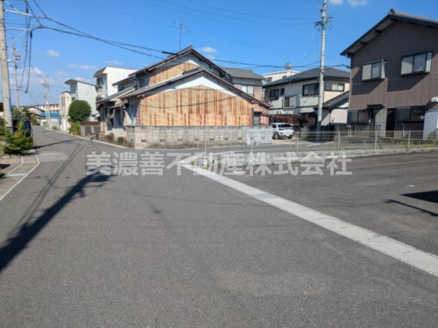 ６７２２８　岐阜市則武東土地の前面道路含む現地写真