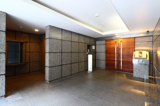 ルーブル新宿西落合伍番館のエントランス|毎日通るエントランスはこのようになっています