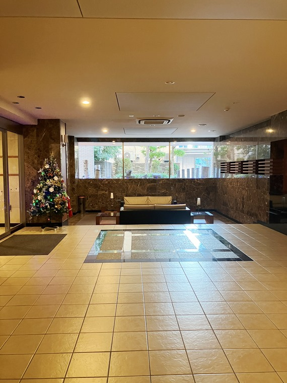 ライオンズステージ立川ラフィナタワーのロビー|毎日通るロビーはこのようになっています