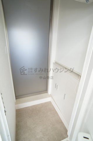 ユースクエアプラス雲雀丘花屋敷の玄関