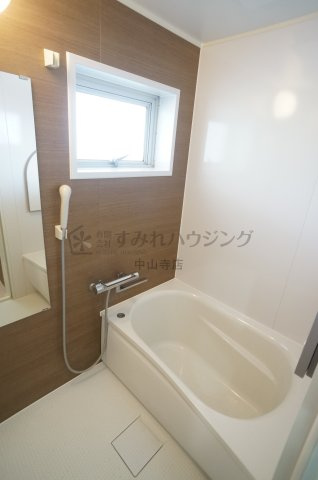 ユースクエアプラス雲雀丘花屋敷の浴室