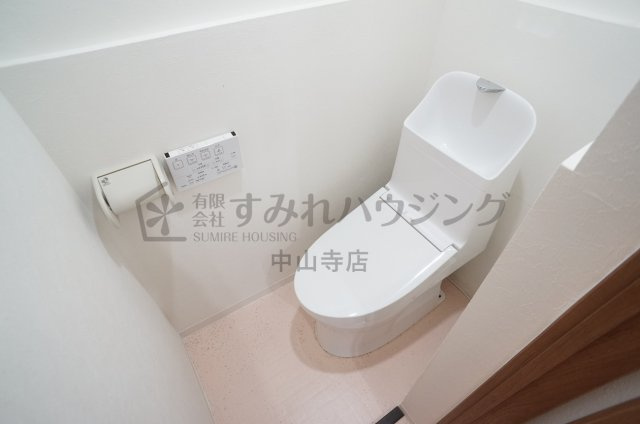 ユースクエアプラス雲雀丘花屋敷のトイレ