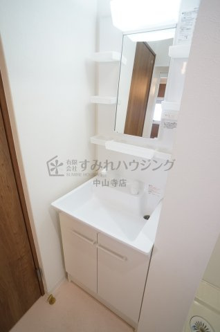 ユースクエアプラス雲雀丘花屋敷の洗面所