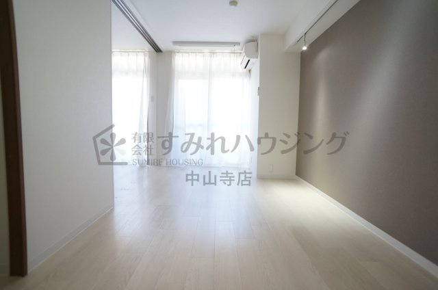 ユースクエアプラス雲雀丘花屋敷の居間・リビング