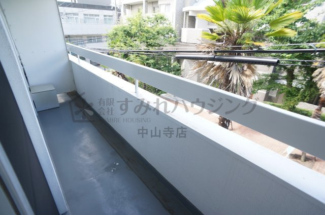 ユースクエアプラス雲雀丘花屋敷のバルコニー