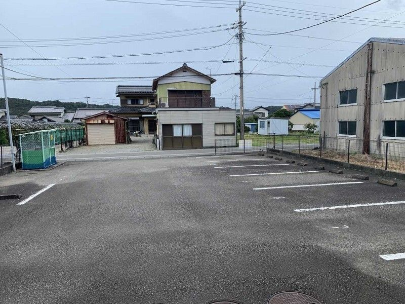 Ｓｕｒｐｌｕｓ　ＦＵＪＩの駐車場