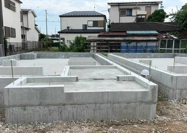 【防犯設備】 | 暁町新築戸建 | 当然のことではありますが、オートロックやセンサーライト、ホームセキュリティーなどの防犯設備があれば、小さいお子様がいるご家庭も安心ですよね！まず物件購入の際は、防犯設備もチェックするようにしましょう。