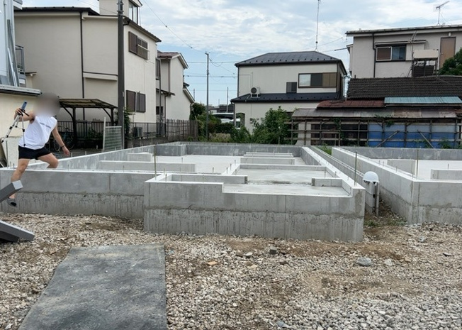 【外観】 | 暁町新築戸建 | 物件の詳細については、現地を見てわかること以外に、役所や法務局などで調べないとわからないことがあります。そのため、現地に行く場合は、もしこの物件を買ったらどのような生活ができるかをイメージしましょう。