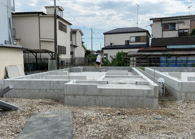 【外観】 | 暁町新築戸建 | 現在は更地となっています。現地をご見学に行く際は、道路の幅や周辺の交通量、施設などをご確認頂くことをおすすめします！ある程度イメージをつけたいという場合は、同売主の施工事例や完成パースもお見せします。