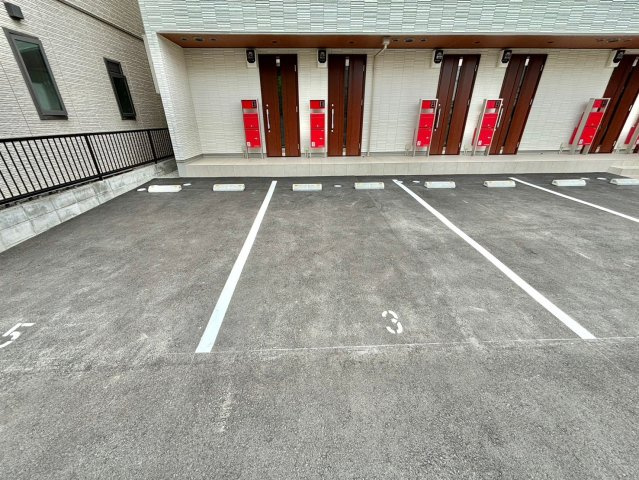 アイメゾンライブの駐車場