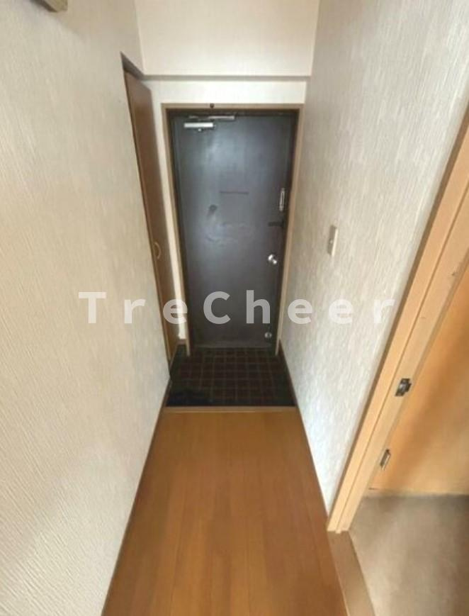 南町マンションの玄関