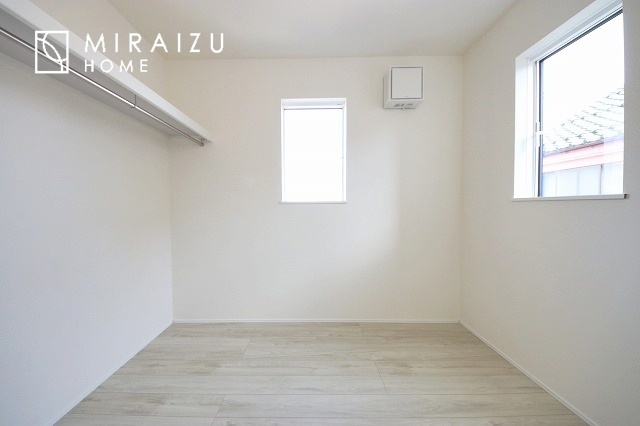 【洋室】 | プライバシー性と開放感を高める住環境。陽当たりの良い開かれたロケーションを活かし、心地よい暮らしをプランニング