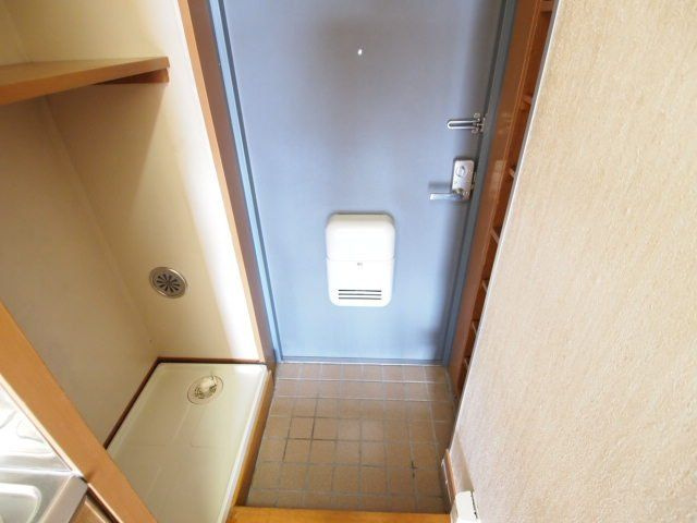J&Bマンションの玄関