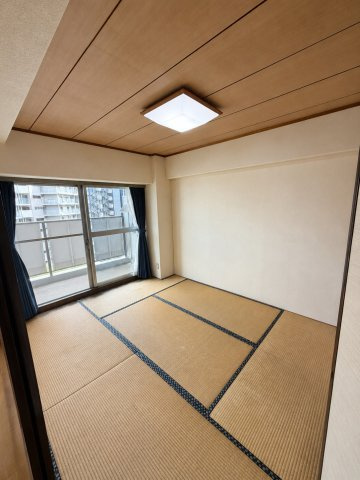 パーク上尾壱番館の和室|和室
※写真はAI加工で（家具・荷物等）を消去しており、現況と異なる場合があります。