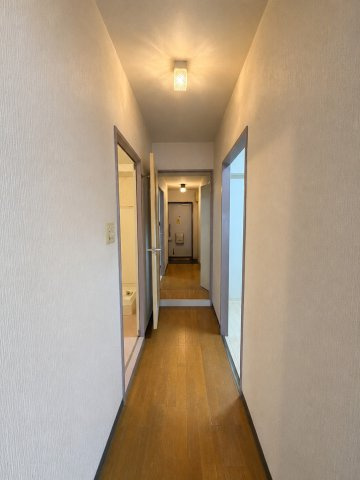 パーク上尾壱番館の内装|廊下
※写真はAI加工で（家具・荷物等）を消去しており、現況と異なる場合があります。