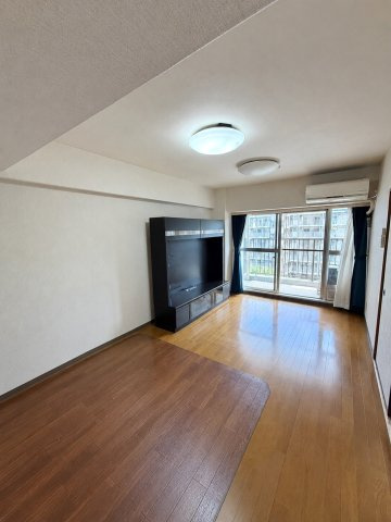 パーク上尾壱番館の居間・リビング|リビング
※写真はAI加工で（家具・荷物等）を消去しており、現況と異なる場合があります。