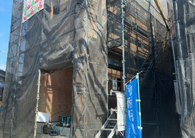 【発電・温水設備】 | 西寺方町新築戸建 | 省エネ給湯器とは従来型の給湯器より熱効率が高く、少ない燃料でたくさんのお湯を沸かすことが出来る高効率な給湯器のことを指します。また、省エネ給湯器には種類があり、利便性や効果なども様々です。